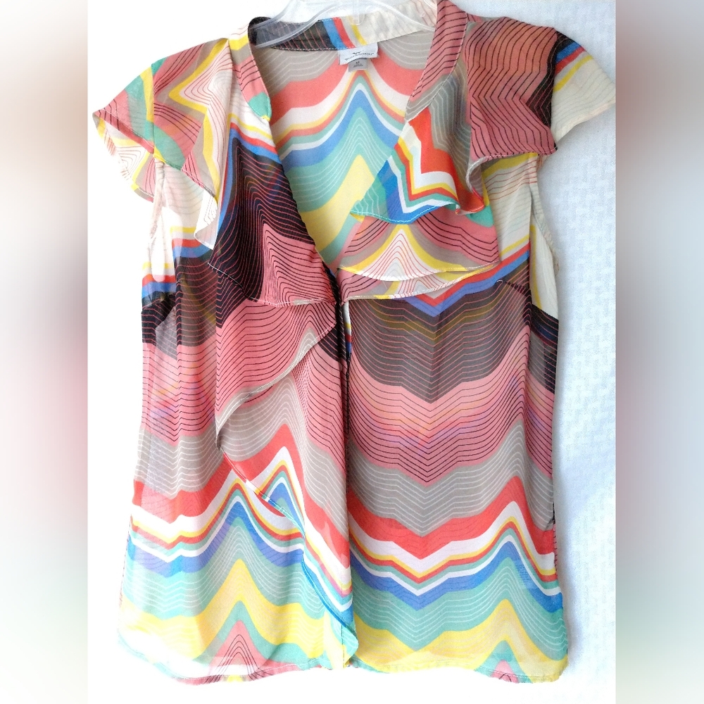 Pretty Worthington Sleeveless Blouse Top Colorful Ruffle Front Medium Chest 36"